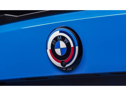 Юбилейная эмблема багажника BMW 4 серии G22