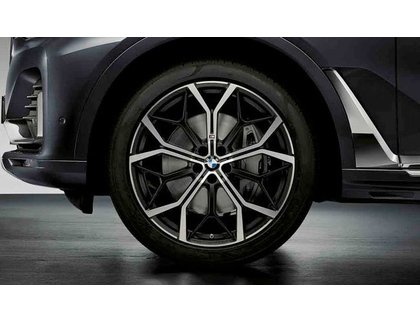 Комплект колеc 785M стиля с летней резиной Pirelli